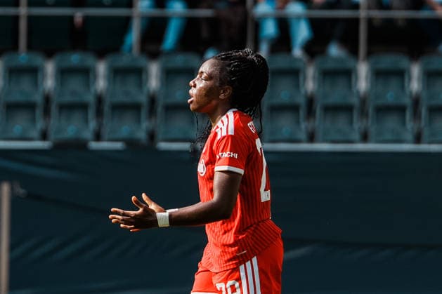 Deutschland, Fußball DFB - Pokal Frauen 2026 2027, 1. Runde - Borussia Mönchengladbach vs FC Bayern München (ista - Borussia - Park): Edna Imade (Bayern München, 29) Ärger nach Torchance, Chance, Emotionen, Gestik, Mimik Copyright: xThiemoxRudolphx