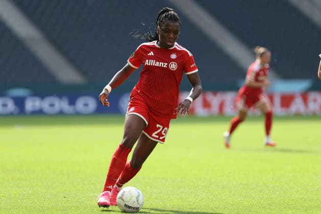 Edna Imade (FC Bayern Muenchen) in Aktion, am Ball, Einzelaktion waehrend des Spiels des DFB-Pokal der Frauen zwischen Borussia Moenchengladbach und FC Bayern Muenchen, ista-Borussia-Park am 27. September 2026 in Moenchengladbach, Deutschland. (Foto von Oliver Kaelke DeFodi Images) +++ Edna Imade (FC Bayern Muenchen) controls the ball during the DFB-Pokal der Frauen match between Borussia Moenchengladbach and FC Bayern Muenchen at ista-Borussia-Park on September 27, 2026 in Moenchengladbach, Germany. (Photo by Oliver Kaelke DeFodi Images) DFB DFL REGULATIONS PROHIBIT ANY USE OF PHOTOGRAPHS AS IMAGE SEQUENCES AND OR QUASI-VIDEO. (Photo by Oliver Kaelke DeFodi Images) -