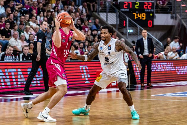 DeLonnie Hunt (SYNTAINICS MBC, 03) vs John-Michael Wright (Telekom Baskets Bonn, 01) Telekom Baskets Bonn vs. SYNTAINICS MBC, Basketball, easy Credit BBL, 03. Spieltag, 2026 2027, 27.09.2026 Telekom Baskets Bonn vs. SYNTAINICS MBC, Basketball, easy Credit BBL, 03. Spieltag, 2026 2027, 27.09.2026 Bonn Copyright: xEibner-Pressefoto GerhardxWingenderx EP_GWR