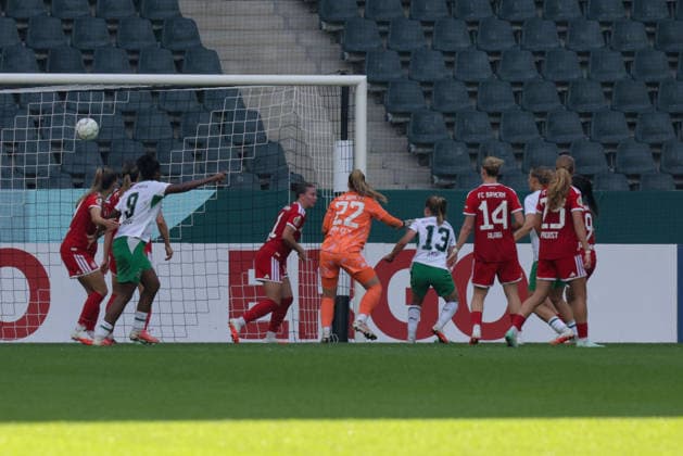 27.09.2026, xgrfx, Fussball DFB Pokal Frauen 1.Runde, Borussia Mönchengladbach - FC Bayern München v.l. Tor, Luca Graf zum 1:0 (Borussia Mönchengladbach) Mönchengladbach