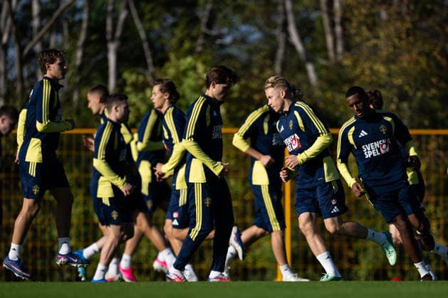 260927 Daniel Svensson and Paulos Abraham of the Swedish men s national football team at a training session on September 27, 2026 in Stockholm. Photo: Emma Wallskog BILDBYRAN kod EW EW0711 fotboll football soccer fotball nations league uefa nations league träning practice training sverige sweden sverige a bbeng Copyright: EMMAxWALLSKOG BB260927EW044