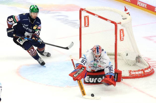27.09.2026, GER ,DEU, Deutschland, Markus Vikingstad ( Eisbaeren Berlin 37 ), Andreas Jenike (Iserlohn Roosters 92) nordphoto GmbH Engler Berlin Uber-Arena Berlin Deutschland Copyright: xNordphotox xEnglerx
