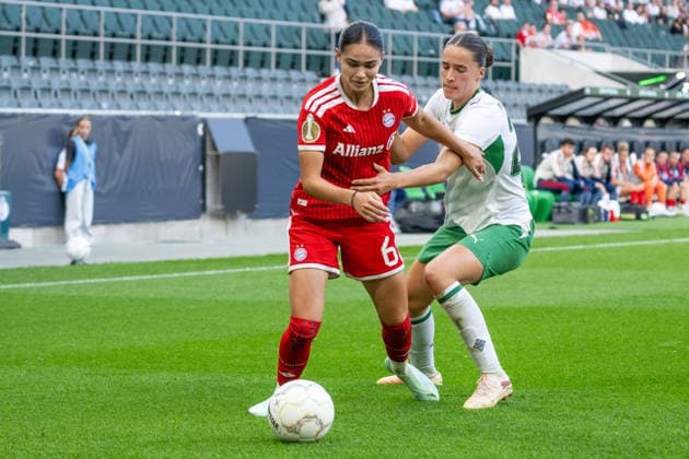 Zweikampf zwischen Kassandra Potsi (FC Bayern Muenchen, 06) und Maresa Arici (Borussia Moenchengladbach, 26). Borussia Moenchengladbach vs. FC Bayern Muenchen, Fussball, DFB-Pokal Frauen, Erste Runde, Saison 2026 2027, 27.09.2026 DFL DFB Regulations prohibit any use of Photographs as image sequences and or Quasivideo Borussia Moenchengladbach vs. FC Bayern Muenchen, Fussball, DFB-Pokal Frauen, Erste Runde, Saison 2026 2027, 27.09.2026 Moenchengladbach Copyright: xEibner-Pressefoto ThomasxHaeslerx EP_THR