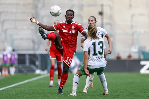 Bernadette Kakounan Amani (FC Bayern Muenchen) und Luca Graf (Borussia Moenchengladbach) im Zweikampf waehrend des Spiels des DFB-Pokal der Frauen zwischen Borussia Moenchengladbach und FC Bayern Muenchen, ista-Borussia-Park am 27. September 2026 in Moenchengladbach, Deutschland. (Foto von Oliver Kaelke DeFodi Images) +++ Bernadette Kakounan Amani (FC Bayern Muenchen) und Luca Graf (Borussia Moenchengladbach) battle for the ball during the DFB-Pokal der Frauen match between Borussia Moenchengladbach and FC Bayern Muenchen at ista-Borussia-Park on September 27, 2026 in Moenchengladbach, Germany. (Photo by Oliver Kaelke DeFodi Images) DFB DFL REGULATIONS PROHIBIT ANY USE OF PHOTOGRAPHS AS IMAGE SEQUENCES AND OR QUASI-VIDEO. (Photo by Oliver Kaelke DeFodi Images) -