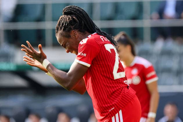 Mönchengladbach, Deutschland: 27.09.2026 - DFB-Pokal der Frauen - Borussia Mönchengladbach Frauen vs. FC Bayern Frauen Im Bild: Edna Image (FCB) schlägt frustriert die Hände über dem Kopf zusammen Copyright: HMBxMedia MadeleinexFantini