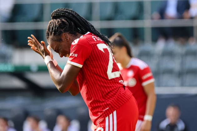 Mönchengladbach, Deutschland: 27.09.2026 - DFB-Pokal der Frauen - Borussia Mönchengladbach Frauen vs. FC Bayern Frauen Im Bild: Edna Image (FCB) schlägt frustriert die Hände über dem Kopf zusammen Copyright: HMBxMedia MadeleinexFantini