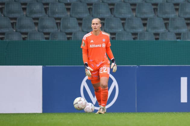 Mönchengladbach, Deutschland: 27.09.2026 - DFB-Pokal der Frauen - Borussia Mönchengladbach Frauen vs. FC Bayern Frauen Im Bild: Torhüterin Regina van Eijk (FCB) Copyright: HMBxMedia MadeleinexFantini