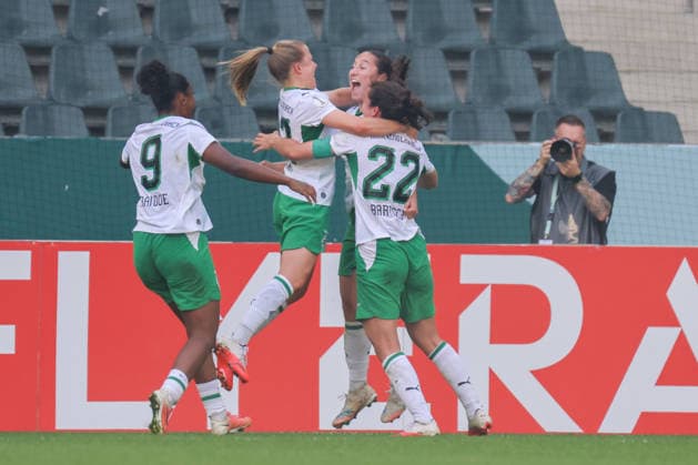 Mönchengladbach, Deutschland: 27.09.2026 - DFB-Pokal der Frauen - Borussia Mönchengladbach Frauen vs. FC Bayern Frauen Im Bild: v.li. die Zweite Torschützin Luca Graf (Mönchengladbach) macht das Tor zum 1:0 für Mönchengladbach und jubelt mit ihren Mannschaftskolleginnen Copyright: HMBxMedia MadeleinexFantini