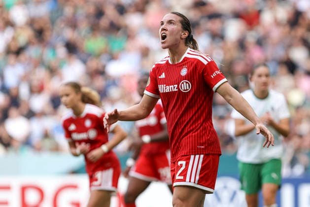 Vanessa Gilles (FC Bayern Muenchen) gestikuliert, Gestik waehrend des Spiels des DFB-Pokal der Frauen zwischen Borussia Moenchengladbach und FC Bayern Muenchen, ista-Borussia-Park am 27. September 2026 in Moenchengladbach, Deutschland. (Foto von Oliver Kaelke DeFodi Images) +++ Vanessa Gilles (FC Bayern Muenchen) gestures during the DFB-Pokal der Frauen match between Borussia Moenchengladbach and FC Bayern Muenchen at ista-Borussia-Park on September 27, 2026 in Moenchengladbach, Germany. (Photo by Oliver Kaelke DeFodi Images) DFB DFL REGULATIONS PROHIBIT ANY USE OF PHOTOGRAPHS AS IMAGE SEQUENCES AND OR QUASI-VIDEO. (Photo by Oliver Kaelke DeFodi Images) -