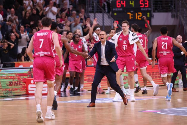 Headcoach Marko Stankovic (Bonn) mit Grayson Murphy (Bonn), Bonn, Deutschland, 27.09.2026, Basketball Bundesliga, 3. Spieltag, Telekom Baskets Bonn vs Syntainics MBC.