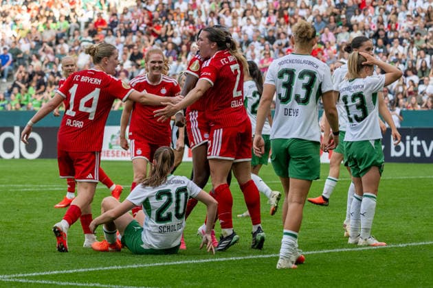 Die Muenchener Spielerinnen bejubeln das Tor zum 1:1. Borussia Moenchengladbach vs. FC Bayern Muenchen, Fussball, DFB-Pokal Frauen, Erste Runde, Saison 2026 2027, 27.09.2026 DFL DFB Regulations prohibit any use of Photographs as image sequences and or Quasivideo Borussia Moenchengladbach vs. FC Bayern Muenchen, Fussball, DFB-Pokal Frauen, Erste Runde, Saison 2026 2027, 27.09.2026 Moenchengladbach Copyright: xEibner-Pressefoto ThomasxHaeslerx EP_THR