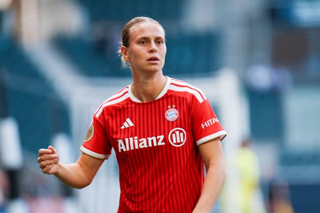 DFB-Pokal der Frauen: Borussia Mönchengladbach - FC Bayern München; 27.09.2026 Klara Bühl (FC Bayern München, 17) DFB-Pokal der Frauen: Borussia Mönchengladbach - FC Bayern München; Mönchengladbach, ista-Borussia-Park; 27.09.2026. DFB REGULATIONS PROHIBIT ANY USE OF PHOTOGRAPHS AS IMAGE SEQUENCES AND OR QUASI-VIDEO. Copyright: xBEAUTIFULxSPORTS Freisenx