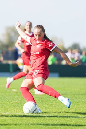 DFB-Pokal der Frauen: SC Sand vs. VfL Wolfsburg, 27.09.2026 Lou Bogaert (VfL Wolfsburg, 23) mit einem Volley DFB-Pokal der Frauen: SC Sand vs. VfL Wolfsburg, Adams Arena, 27.09.2026 DFB DFL REGULATIONS PROHIBIT ANY USE OF PHOTOGRAPHS AS IMAGE SEQUENCES AND OR QUASI-VIDEO. Copyright: xBEAUTIFULxSPORTS Boscox