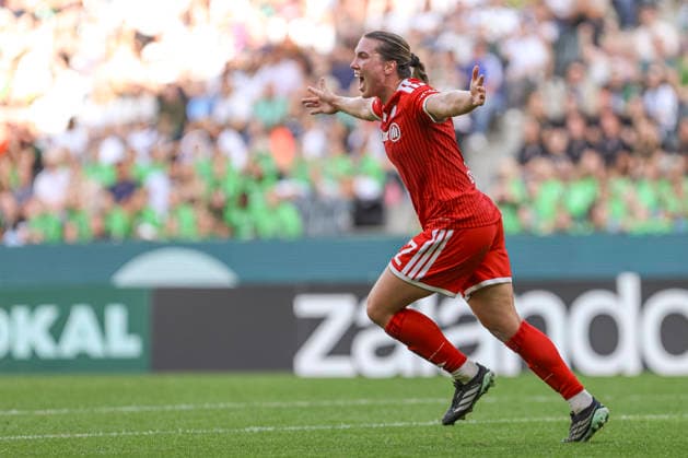 Vanessa Gilles (FC Bayern Muenchen) Torjubel, jubelt nach ihrem Treffer zum 1:2 waehrend des Spiels des DFB-Pokal der Frauen zwischen Borussia Moenchengladbach und FC Bayern Muenchen, ista-Borussia-Park am 27. September 2026 in Moenchengladbach, Deutschland. (Foto von Oliver Kaelke DeFodi Images) +++ Vanessa Gilles (FC Bayern Muenchen) celebrates after scoring her team s second goal during the DFB-Pokal der Frauen match between Borussia Moenchengladbach and FC Bayern Muenchen at ista-Borussia-Park on September 27, 2026 in Moenchengladbach, Germany. (Photo by Oliver Kaelke DeFodi Images) DFB DFL REGULATIONS PROHIBIT ANY USE OF PHOTOGRAPHS AS IMAGE SEQUENCES AND OR QUASI-VIDEO. (Photo by Oliver Kaelke DeFodi Images) -
