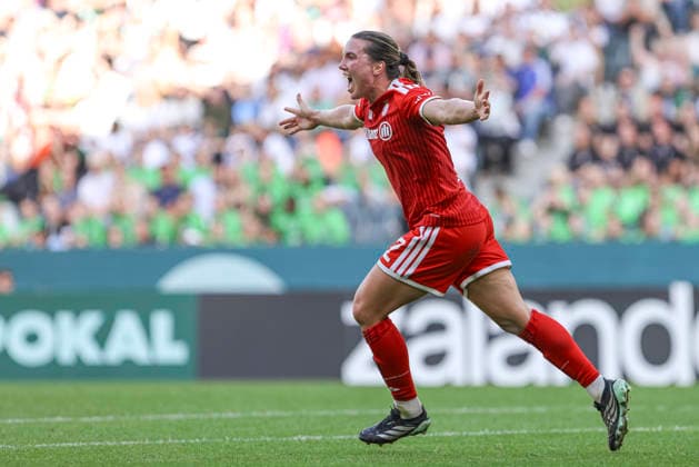 Vanessa Gilles (FC Bayern Muenchen) Torjubel, jubelt nach ihrem Treffer zum 1:2 waehrend des Spiels des DFB-Pokal der Frauen zwischen Borussia Moenchengladbach und FC Bayern Muenchen, ista-Borussia-Park am 27. September 2026 in Moenchengladbach, Deutschland. (Foto von Oliver Kaelke DeFodi Images) +++ Vanessa Gilles (FC Bayern Muenchen) celebrates after scoring her team s second goal during the DFB-Pokal der Frauen match between Borussia Moenchengladbach and FC Bayern Muenchen at ista-Borussia-Park on September 27, 2026 in Moenchengladbach, Germany. (Photo by Oliver Kaelke DeFodi Images) DFB DFL REGULATIONS PROHIBIT ANY USE OF PHOTOGRAPHS AS IMAGE SEQUENCES AND OR QUASI-VIDEO. (Photo by Oliver Kaelke DeFodi Images) -