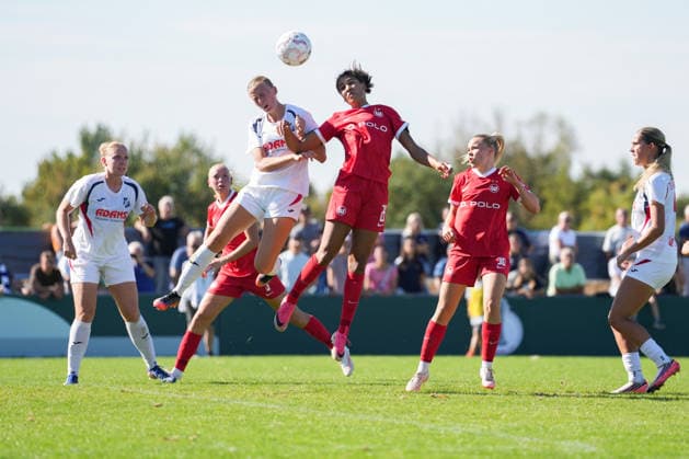 DFB-Pokal der Frauen: SC Sand vs. VfL Wolfsburg, 27.09.2026 Kopfballduell zwischen Cora Zicai (VfL Wolfsburg, 28) und Denise Landmann (SC Sand, 4) DFB-Pokal der Frauen: SC Sand vs. VfL Wolfsburg, Adams Arena, 27.09.2026 DFB DFL REGULATIONS PROHIBIT ANY USE OF PHOTOGRAPHS AS IMAGE SEQUENCES AND OR QUASI-VIDEO. Copyright: xBEAUTIFULxSPORTS Boscox