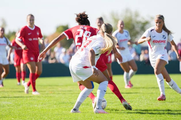 DFB-Pokal der Frauen: SC Sand vs. VfL Wolfsburg, 27.09.2026 Zweikampf zwischen Kim Schneider (SC Sand, 8) und Cora Zicai (VfL Wolfsburg, 28) DFB-Pokal der Frauen: SC Sand vs. VfL Wolfsburg, Adams Arena, 27.09.2026 DFB DFL REGULATIONS PROHIBIT ANY USE OF PHOTOGRAPHS AS IMAGE SEQUENCES AND OR QUASI-VIDEO. Copyright: xBEAUTIFULxSPORTS Boscox