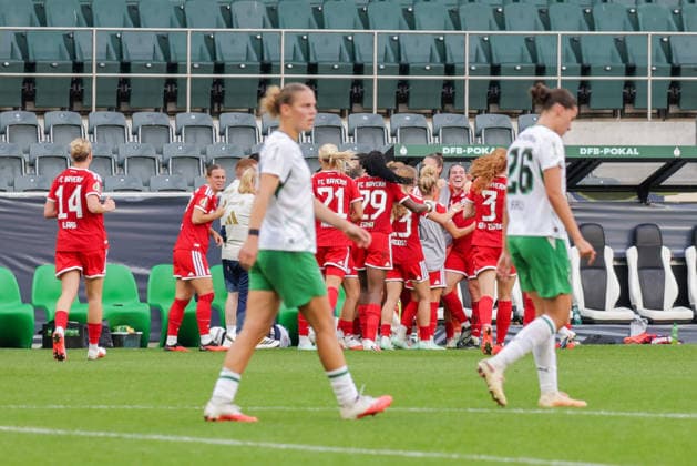 27.09.2026, xgrfx, Fussball DFB Pokal Frauen 1.Runde, Borussia Mönchengladbach - FC Bayern München v.l. Tor, Vanessa Gilles zum 1:2 (FC Bayern München) Mönchengladbach