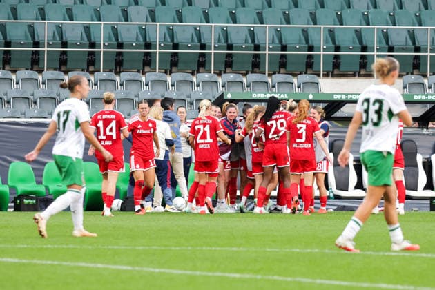 27.09.2026, xgrfx, Fussball DFB Pokal Frauen 1.Runde, Borussia Mönchengladbach - FC Bayern München v.l. Tor, Vanessa Gilles zum 1:2 (FC Bayern München) Mönchengladbach
