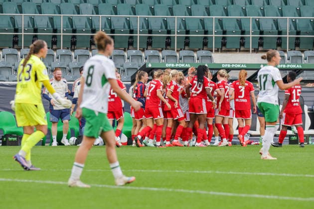 27.09.2026, xgrfx, Fussball DFB Pokal Frauen 1.Runde, Borussia Mönchengladbach - FC Bayern München v.l. Tor, Vanessa Gilles zum 1:2 (FC Bayern München) Mönchengladbach