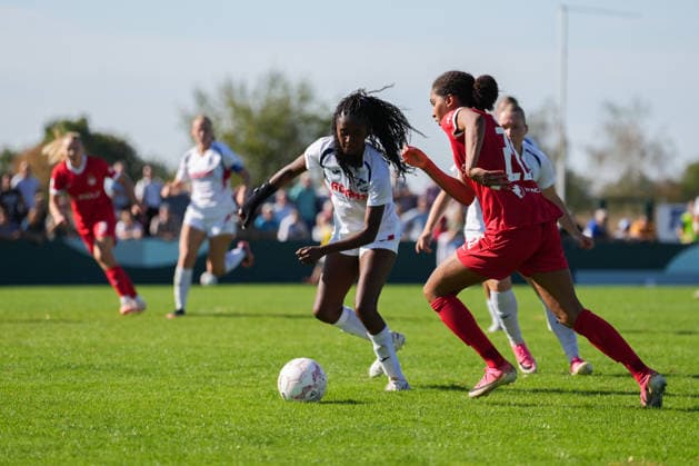 DFB-Pokal der Frauen: SC Sand vs. VfL Wolfsburg, 27.09.2026 Zweikampf zwischen Chelsea Surpris (SC Sand, 3) und Cora Zicai (VfL Wolfsburg, 28) DFB-Pokal der Frauen: SC Sand vs. VfL Wolfsburg, Adams Arena, 27.09.2026 DFB DFL REGULATIONS PROHIBIT ANY USE OF PHOTOGRAPHS AS IMAGE SEQUENCES AND OR QUASI-VIDEO. Copyright: xBEAUTIFULxSPORTS Boscox