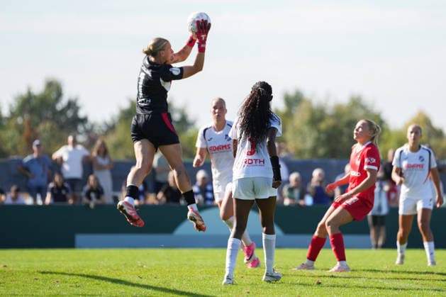 DFB-Pokal der Frauen: SC Sand vs. VfL Wolfsburg, 27.09.2026 Lucie SchlimÃ (SC Sand, 1) die den Ball aus der Luft holt DFB-Pokal der Frauen: SC Sand vs. VfL Wolfsburg, Adams Arena, 27.09.2026 DFB DFL REGULATIONS PROHIBIT ANY USE OF PHOTOGRAPHS AS IMAGE SEQUENCES AND OR QUASI-VIDEO. Copyright: xBEAUTIFULxSPORTS Boscox