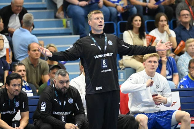 27.09.2026,GER, Handball, Herren, Opel HBL, Saison 2026 2027, 6. Spieltag, VfL Gummersbach vs. Bergischer HC GuÃ°jon Valur SigurÃ°sson Trainer Gummersbach regt sich auf DFB DFL regulations prohibit any use of photographs as image sequences and or quasi-video Gummersbach SCHWALBE arena NRW Deutschland Germany Copyright: xNordphoto Meuterx