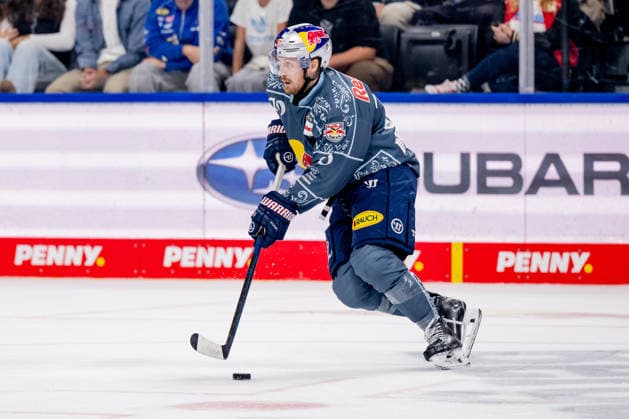 Maximilian Daubner (EHC Red Bull Muenchen, 70) konnte wieder mitwirken GER, EHC Red Bull Muenchen vs. Loewen Frankfurt Eishockey, DEL, Saison 2026 2027, 4. Spieltag, 27.09.2026. Foto: HMB Media Heike Feiner Copyright: HMBxMedia HeikexFeiner