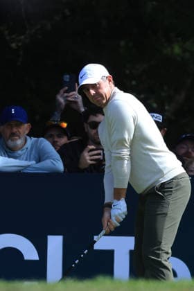RECORD DATE NOT STATED 20th September 2026; Wentworth Golf Club, Virginia Water, Surrey, England; DP World Tour Golf, BMW PGA, Golf Herren Championship, Final Day; Rory McIlroy of Northern Ireland prepares for his drive on the 6th hole JeremyxGowers-Cromie