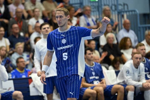 27.09.2026,GER, Handball, Herren, Opel HBL, Saison 2026 2027, 6. Spieltag, VfL Gummersbach vs. Bergischer HC Torjubel Jubel Jubellauf, Tilen Kodrin (VfL Gummersbach 5), DFB DFL regulations prohibit any use of photographs as image sequences and or quasi-video Gummersbach SCHWALBE arena NRW Deutschland Germany Copyright: xNordphoto Meuterx