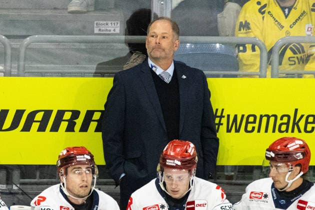 Krefeld, Deutschland 27. September 2026: PENNY DEL - 2026 2027 - Sp. 4 - Krefeld Pinguine gegen Schwenninger Wild Wings Im Bild: Trainer Steve Walker (Schwenningen) YAYLA ARENA Nordrhein Westfalen Copyright: xFotostandx xGoertzx