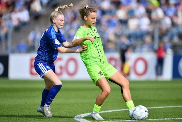 Schalke 04 - SGS Essen ** NUR FÜR REDAKTIONELLE ZWECKE ** EDITORIAL USE ONLY **<p>Fußball Frauen DFB-Pokall 1. Runde: Schalke 04 - SGS Essen am 27.09.2026 im Parkstadion in Gelsenkirchen Jolina Opladen ( Schalke 04 ), links - Jule Schnieder ( SGS Essen ), rechts Deutschland Nordrhein Westfalen Gelsenkirchen Copyright: ThorstenxTillmann