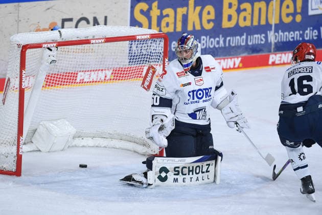 Eishockey Penny DEL 4. Spieltag Krefeld Pinguine - Schwenninger Wild Wings am 27.09.2026 in der Yayla Arena in Krefeld X Gemäß den Vorgaben der DEL Deutsche Eishockey Liga ist die Publikation und Weiterverwertung der Aufnahmen in elektronischen Medien und Endgeräten aller Art während des laufenden Spiels nicht zulässig.