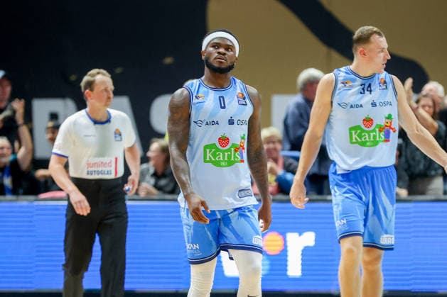 27.09.2026, xgox, Basketball - easyCredit BBL, Basketball Loewen Braunschweig - Rostock Seawolves emspor, v.l. TJ Crockett Jr (Rostock, 0) enttaeuscht, schaut enttaeuscht, niedergeschlagen, disappointed Braunschweig