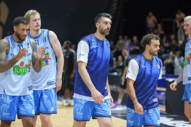 27.09.2026, xgox, Basketball - easyCredit BBL, Basketball Loewen Braunschweig - Rostock Seawolves emspor, v.l. Owen Klassen (Rostock, 29) enttaeuscht, schaut enttaeuscht, niedergeschlagen, disappointed Braunschweig
