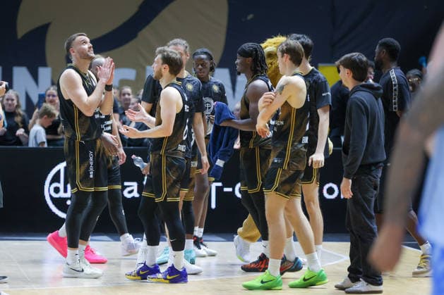 27.09.2026, xgox, Basketball - easyCredit BBL, Basketball Loewen Braunschweig - Rostock Seawolves emspor, v.l. Braunschweig Jubel ueber den Sieg, Jubel nach Spielende Braunschweig