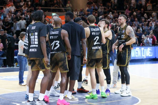 27.09.2026, xgox, Basketball - easyCredit BBL, Basketball Loewen Braunschweig - Rostock Seawolves emspor, v.l. Braunschweig Jubel ueber den Sieg, Jubel nach Spielende Braunschweig