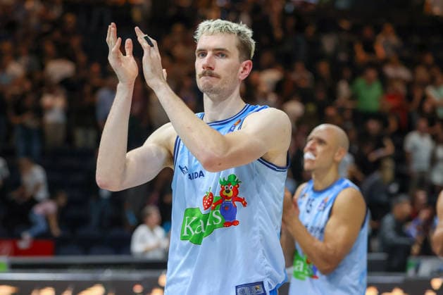 27.09.2026, xgox, Basketball - easyCredit BBL, Basketball Loewen Braunschweig - Rostock Seawolves emspor, v.l. Philipp Hartwich (Rostock, 7) enttaeuscht, schaut enttaeuscht, niedergeschlagen, disappointed Braunschweig
