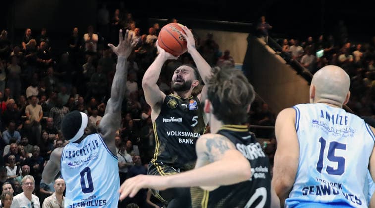 Devin Askew (Basketball Loewen Braunschweig) Basketball, Herren, Saison 2026 2027, easyCredit Basketball-Bundesliga, Basketball Loewen Braunschweig gegen Rostock Seawolves, 83-82