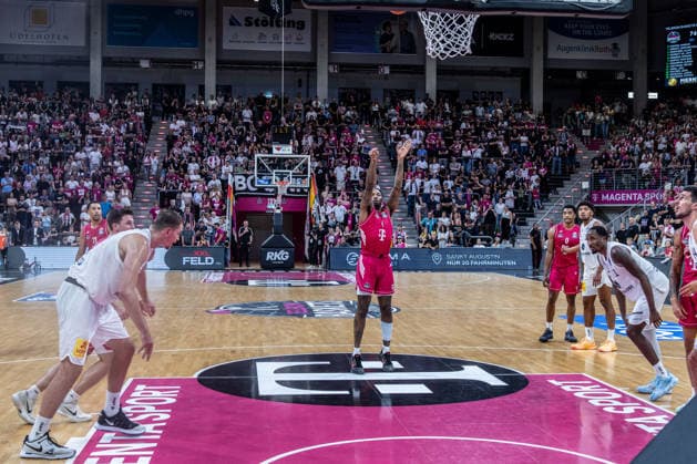 Jeff Garrett Jr. (Telekom Baskets Bonn, 04) beim Freiwurf Telekom Baskets Bonn vs. SYNTAINICS MBC, Basketball, easy Credit BBL, 03. Spieltag, 2026 2027, 27.09.2026 Telekom Baskets Bonn vs. SYNTAINICS MBC, Basketball, easy Credit BBL, 03. Spieltag, 2026 2027, 27.09.2026 Bonn Copyright: xEibner-Pressefoto GerhardxWingenderx EP_GWR