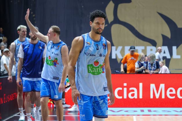 27.09.2026, xgox, Basketball - easyCredit BBL, Basketball Loewen Braunschweig - Rostock Seawolves emspor, v.l. Dominic Lockhart (Rostock, 3) enttaeuscht, schaut enttaeuscht, niedergeschlagen, disappointed Braunschweig