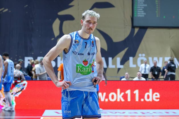 27.09.2026, xgox, Basketball - easyCredit BBL, Basketball Loewen Braunschweig - Rostock Seawolves emspor, v.l. Philipp Hartwich (Rostock, 7) enttaeuscht, schaut enttaeuscht, niedergeschlagen, disappointed Braunschweig