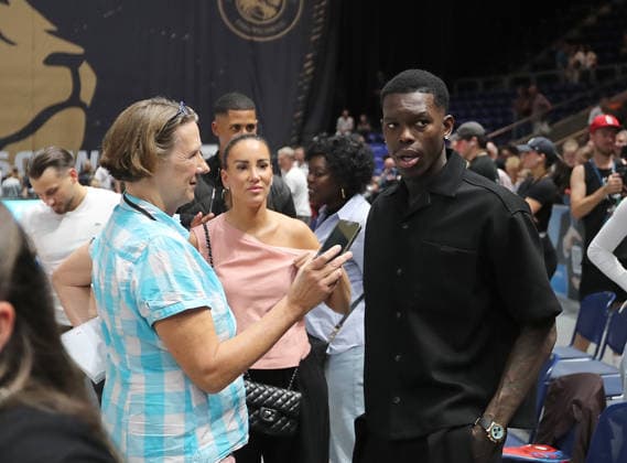 Dennis Schroeder gefragter Interviewpartner Basketball, Herren, Saison 2026 2027, easyCredit Basketball-Bundesliga, Basketball Loewen Braunschweig gegen Rostock Seawolves, 83-82