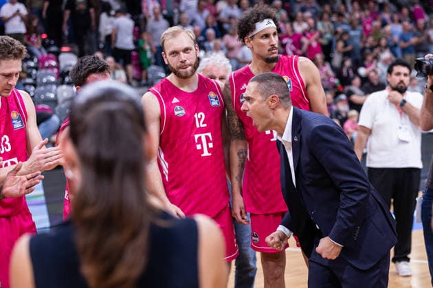 easyCredit Basketball Bundesliga, Telekom Baskets Bonn vs. Syntainics MBC, 27.09.2026 Marko Stankovic (Telekom Baskets Bonn - Headcoach) schreit seine Freude raus - easyCredit Basketball Bundesliga, Telekom Baskets Bonn vs. Syntainics MBC, 27.09.2026, Telekom Dome Bonn Copyright: xBEAUTIFULxSPORTS Derixx