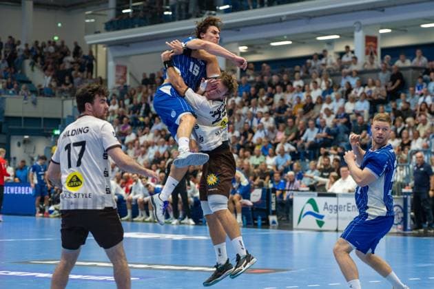 Miro Schluroff, Rueckraum, (VfL Gummersbach 15), Tim Hilding, Rueckraum, (Bergischer Handball-Club 06 17), Kristjan Horžen, Kreislaeufer, (VfL Gummersbach 27), VfL Gummersbach vs. Bergischer Handball Club 06, Opel Handball Bundesliga, Herren , 6. Spieltag, 27.09.2026 Gummersbach NRW Deutschland