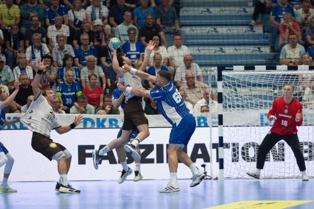 Štěpan Zeman, Kreislaeufer, (VfL Gummersbach 66), Bertram Obling, Torwart, (VfL Gummersbach 16), VfL Gummersbach vs. Bergischer Handball Club 06, Opel Handball Bundesliga, Herren , 6. Spieltag, 27.09.2026 Gummersbach NRW Deutschland