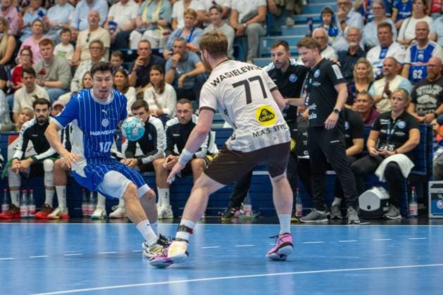 Alex Dujshebaev, Rueckraum, (VfL Gummersbach 10), Johannes Wasielewski, Rueckraum (Bergischer Handball-Club 06 77), VfL Gummersbach vs. Bergischer Handball Club 06, Opel Handball Bundesliga, Herren , 6. Spieltag, 27.09.2026 Gummersbach NRW Deutschland