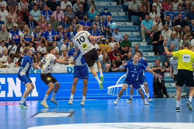 Fynn Hangstein, Rueckraum (Bergischer Handball-Club 06 10), Tilen Kodrin, Aussen, (VfL Gummersbach 5), VfL Gummersbach vs. Bergischer Handball Club 06, Opel Handball Bundesliga, Herren , 6. Spieltag, 27.09.2026 Gummersbach NRW Deutschland