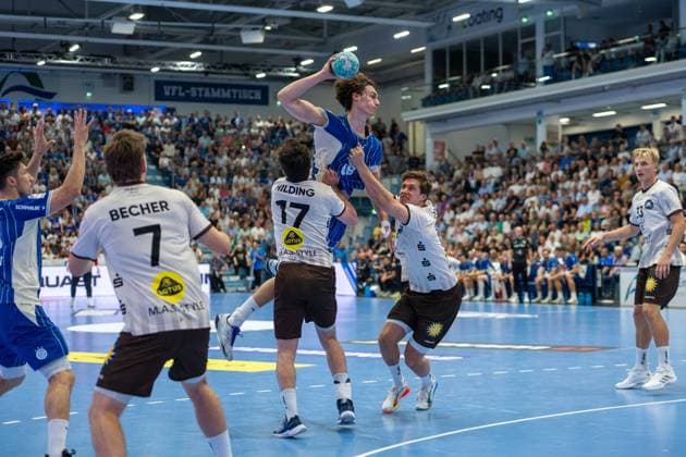 Lukas Becher,Aussen (Bergischer Handball-Club 06 7), Tim Hilding, Rueckraum, (Bergischer Handball-Club 06 17), Miro Schluroff, Rueckraum, (VfL Gummersbach 15), VfL Gummersbach vs. Bergischer Handball Club 06, Opel Handball Bundesliga, Herren , 6. Spieltag, 27.09.2026 Gummersbach NRW Deutschland