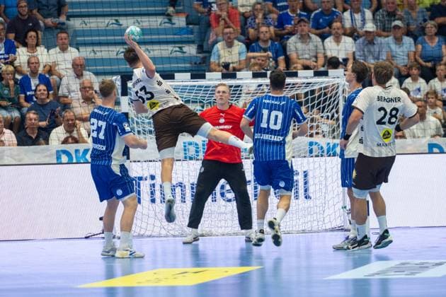 Soeren Steinhaus, Rueckraum (Bergischer Handball-Club 06 53), Kristjan Horžen, Kreislaeufer, (VfL Gummersbach 27), Alex Dujshebaev, Rueckraum, (VfL Gummersbach 10), Bertram Obling, Torwart, (VfL Gummersbach 16), VfL Gummersbach vs. Bergischer Handball Club 06, Opel Handball Bundesliga, Herren , 6. Spieltag, 27.09.2026 Gummersbach NRW Deutschland